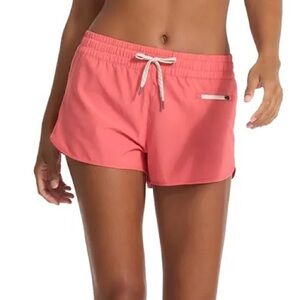 Vuori Clementine Short 2.0 in peachy orange